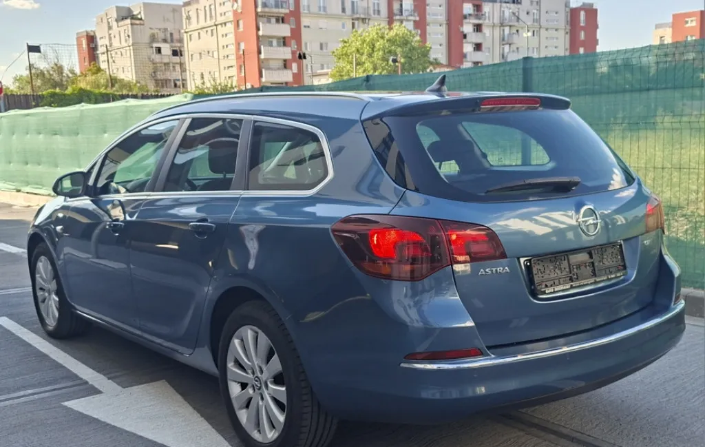 Opel Astra J 1 6Cdti 136CpEuro6KlimatronicNaviPieleTrapa2015 3 899 eur