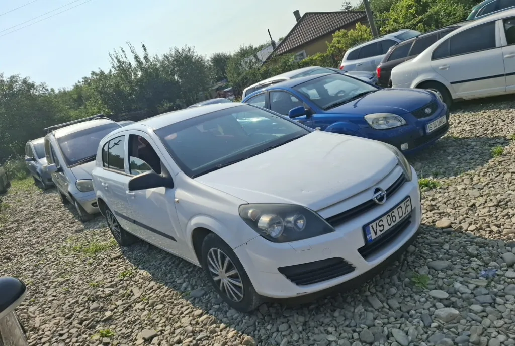 Opel astra an 2006 1 7 tdi 999 eur