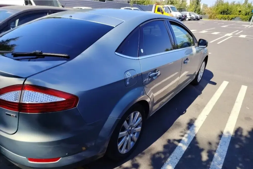 Ford mondeo Ghia mk4 1 999 lei