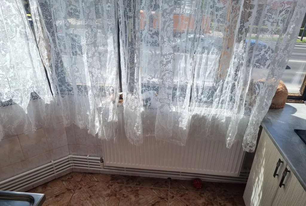 Piata farului apartament 2 camere decomandat stradal