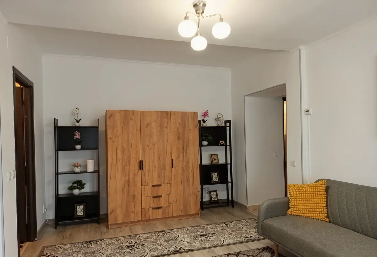 Piata Romana proprietar vand apartament 2 camere balcon 8 52 m ideal Airbnb