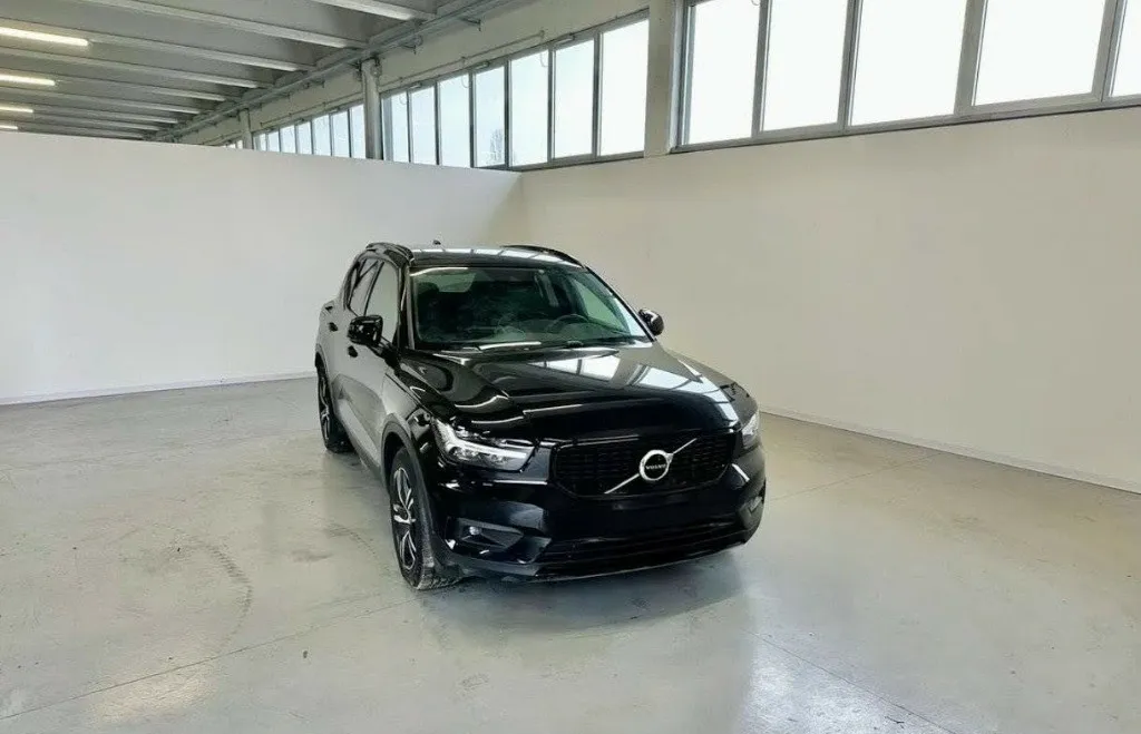VOLVO XC40 la pret mic 10 000 eur