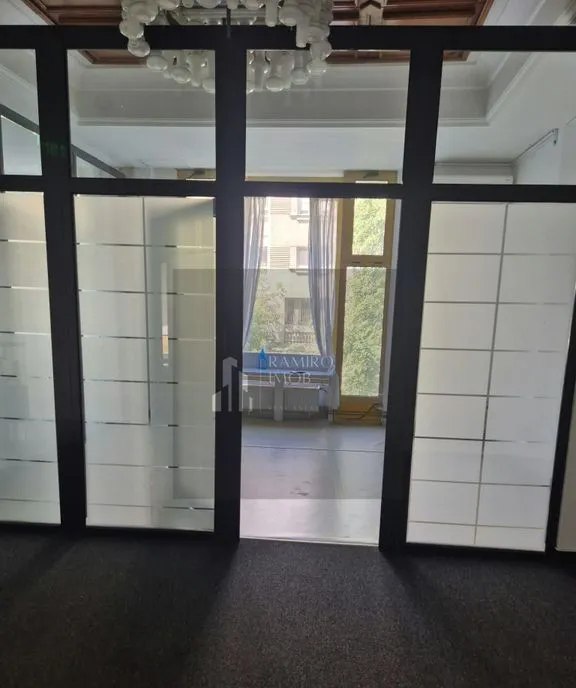 Spatiu comercial si birouri 625 mp Piata Unirii B