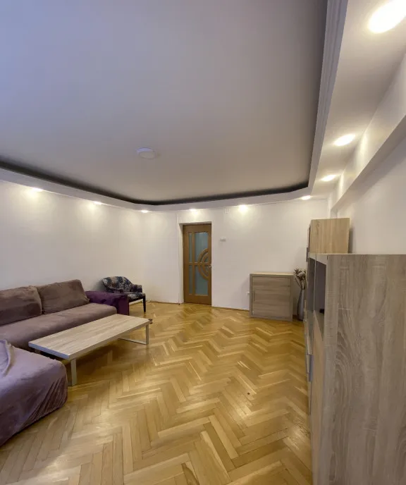Apartament 3 camere adiacent Decebal decomandat 2 bai loc