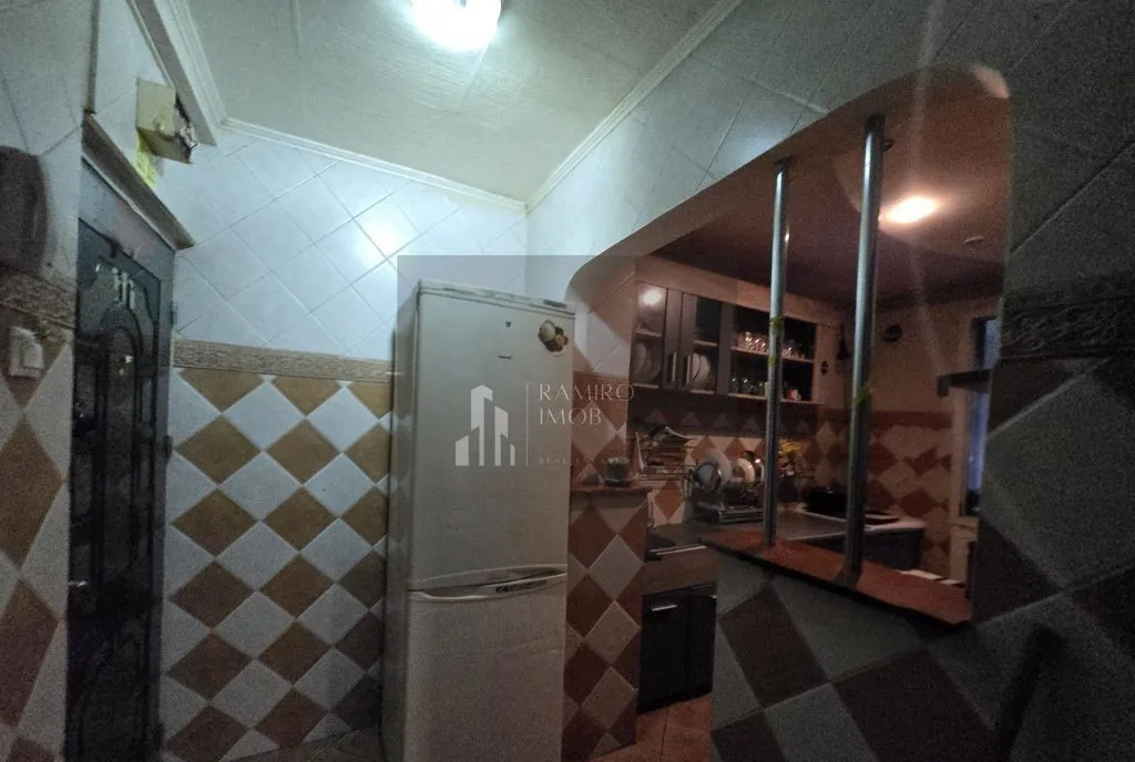 Ap 2 camere 55mp etaj 1 Sector 4 str Nitu Vasile Bd