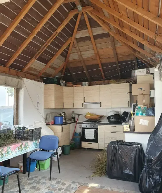 Urgent teren cu foisor si pomi fructiferi