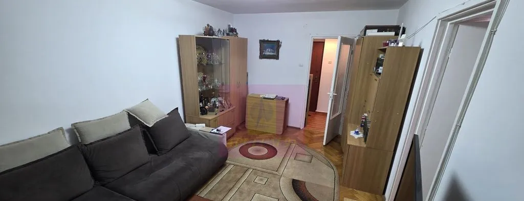 Apartament cu 3 camere de vanzare in Campina