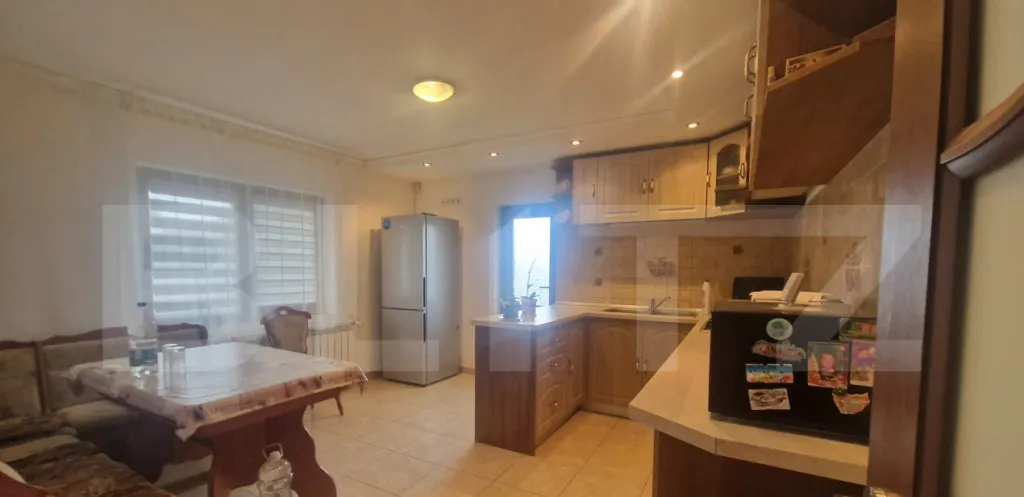 Casa P 1 4 camere garaj beci zona Tarlungeni centrala
