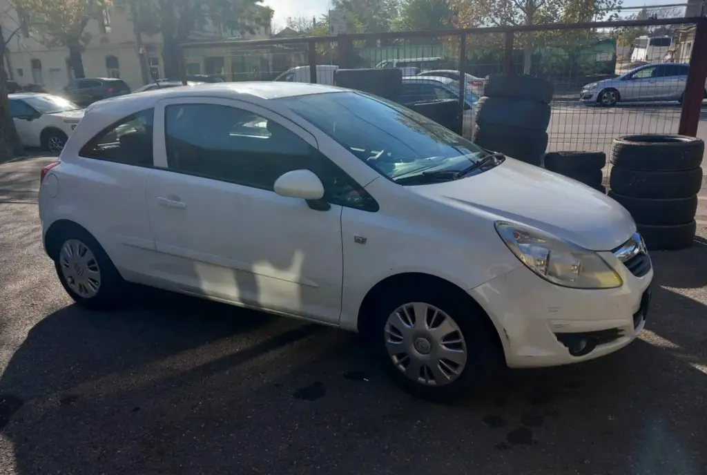 Opel Corsa D 2007 2 200 eur