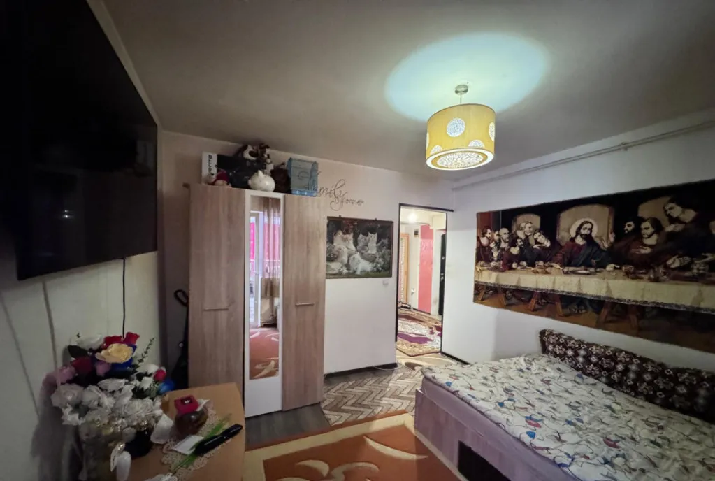 Apartament 4 camere 92 mp Zona Stejarului