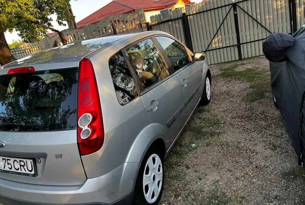 Ford Fiesta 1 2 benzina 7 500 lei