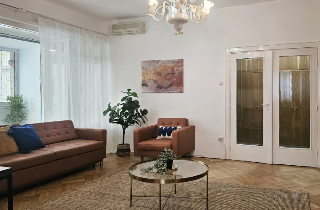 Inchiriere apartament 4 camere Strada Atena Capitale