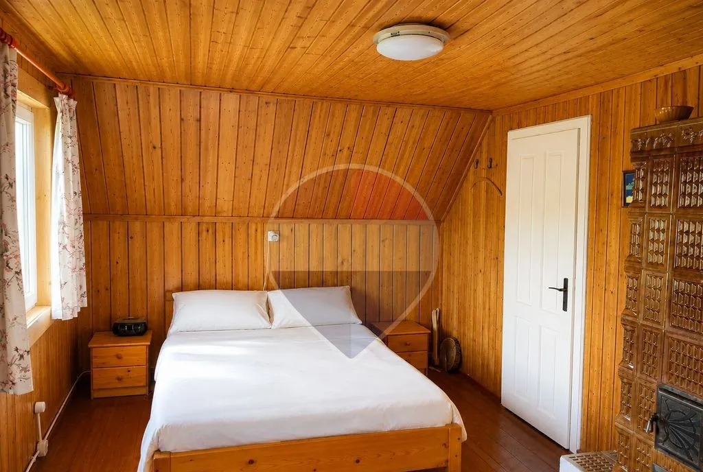 Cabana de vanzare in satul Plopi Valea Ierii judetu