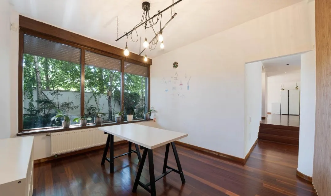 Vila P 1 M 700 mp teren 337 mp construiti Sectorul 1 Drumul Lapus