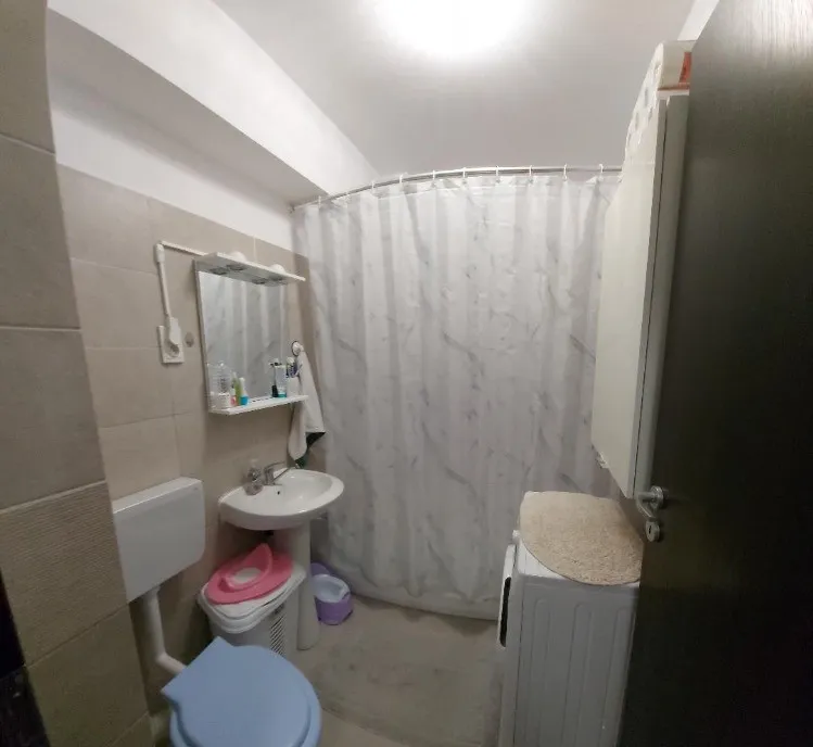Bloc adm 2 camere 51 mp mobilat si utilat si mansarda bonus 49 mp