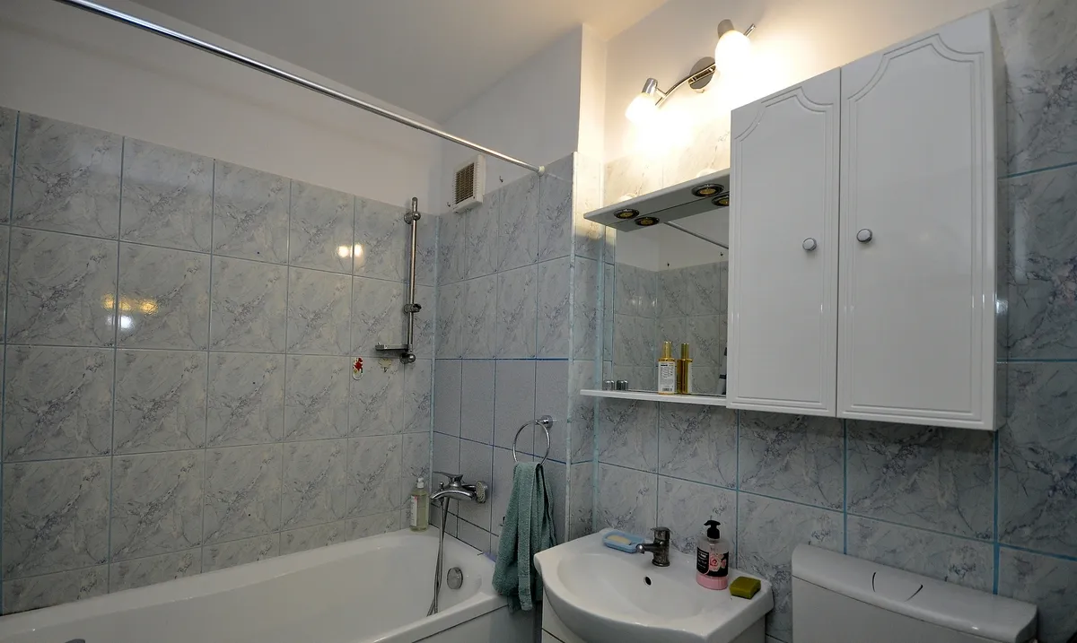 Bucurestii Noi Pajura metrou Jiului apartament 2 camere centrala proprie