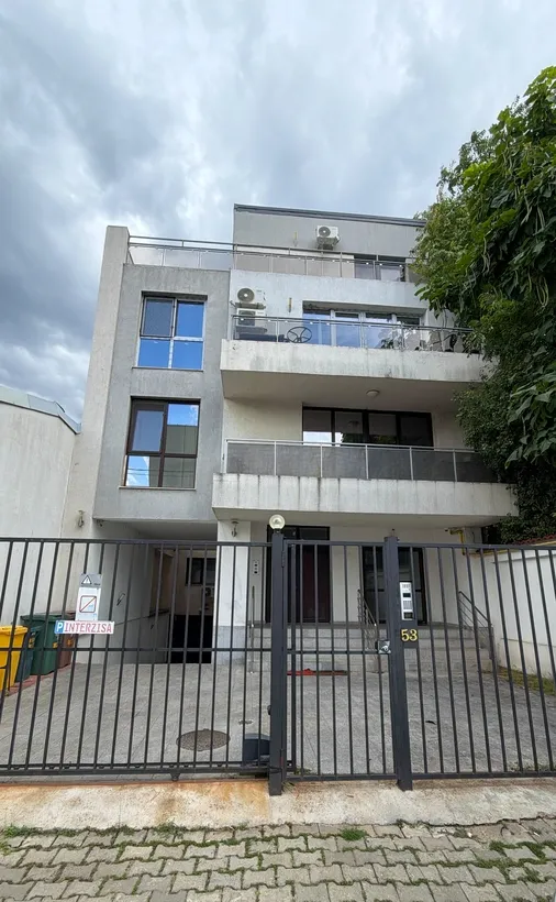 Banu Manta liceu Ion Neculce de inchiriat apartament 3 camere parter