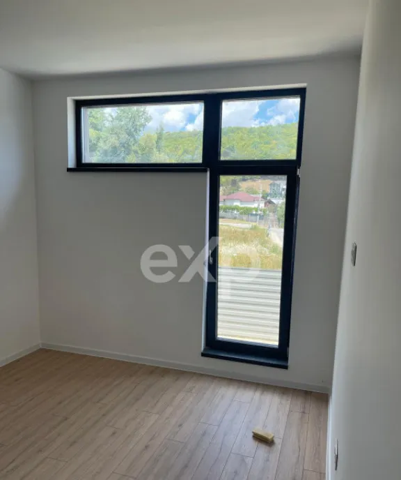Apartament spatios cu 4 camere 105 28 mp utili - Ultrace