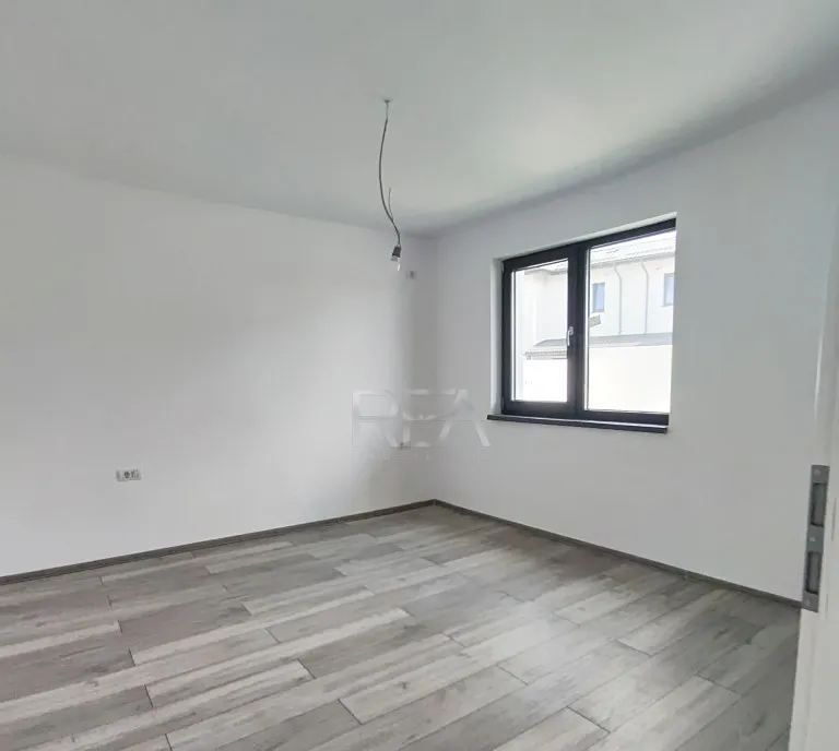 Duplex superb 120mp construiti 195mp teren strada asfalta
