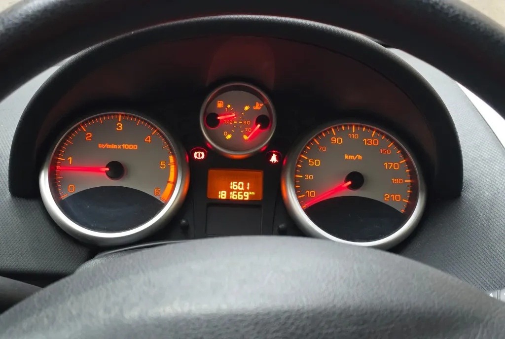 Peugeot 207 1 4 HDI 68 cp an 2009 2 300 eur