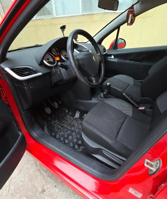 Peugeot 207 1 4 HDI 68 cp an 2009 2 300 eur