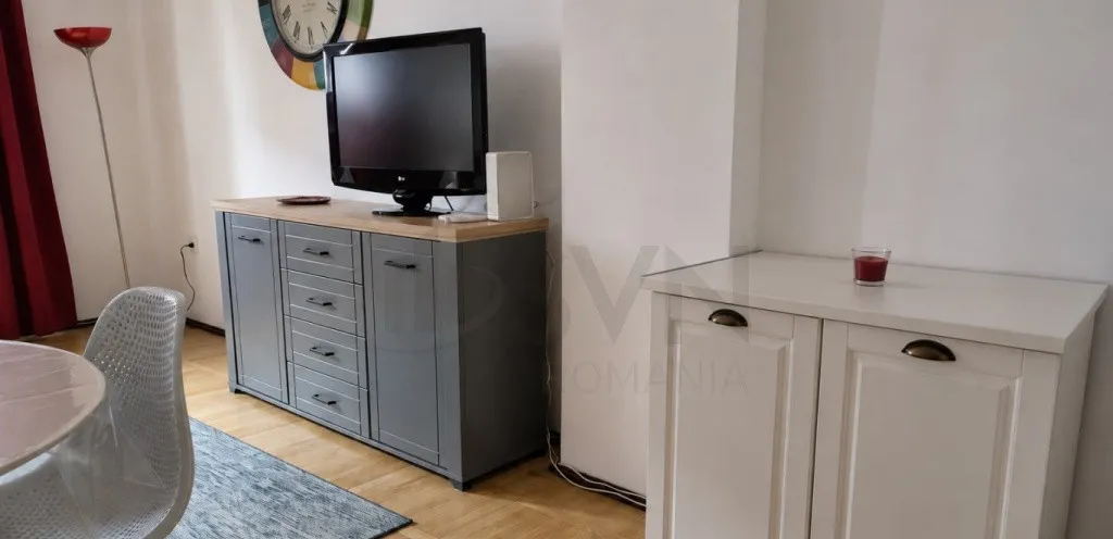 Garsonier spatioasa Etaj 4 Loca >ie Excelent
