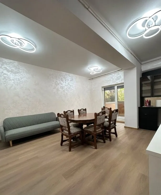 Pipera Apartament in Pipera la parter cu 4 camere curte privata de 30 mp si 2 locuri de parcare