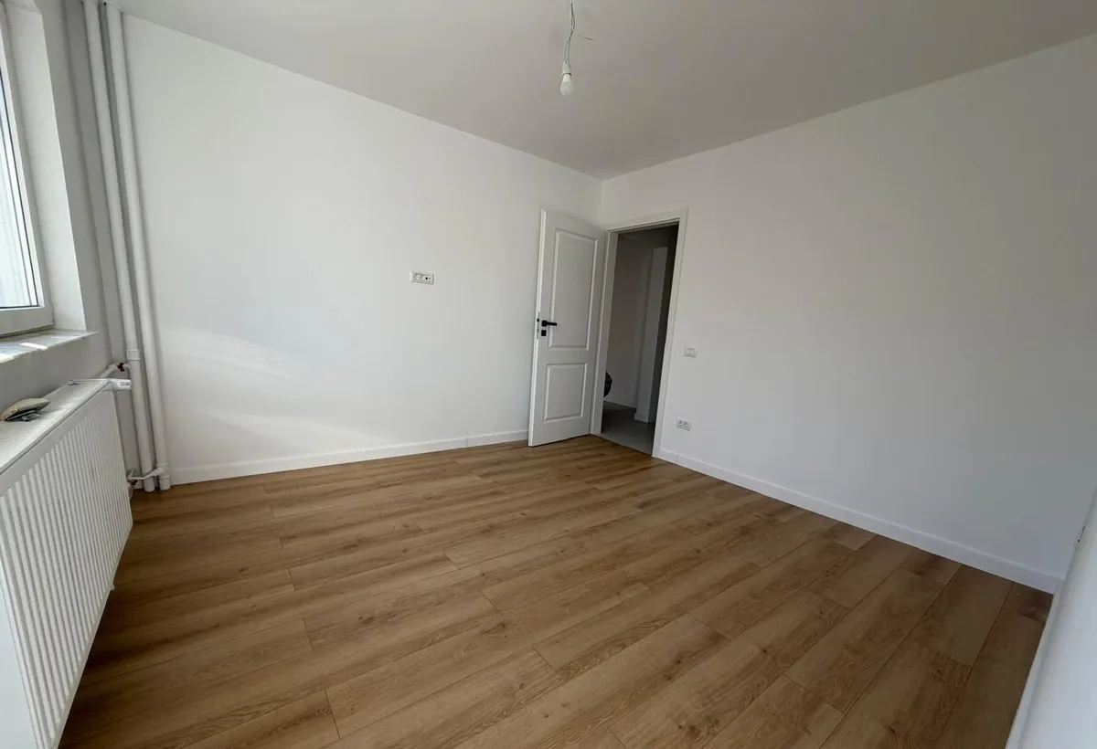 Parcul Titanii pe al Zavideni 3 minute metrou Titan renovat complet