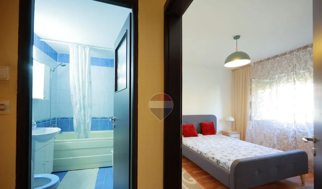De vanzare apartament cu 3 camere pe Strada Sovata Or