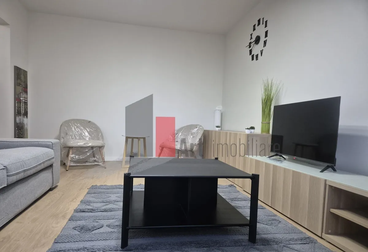 Inchiriez apartament 4 camere complet renovat