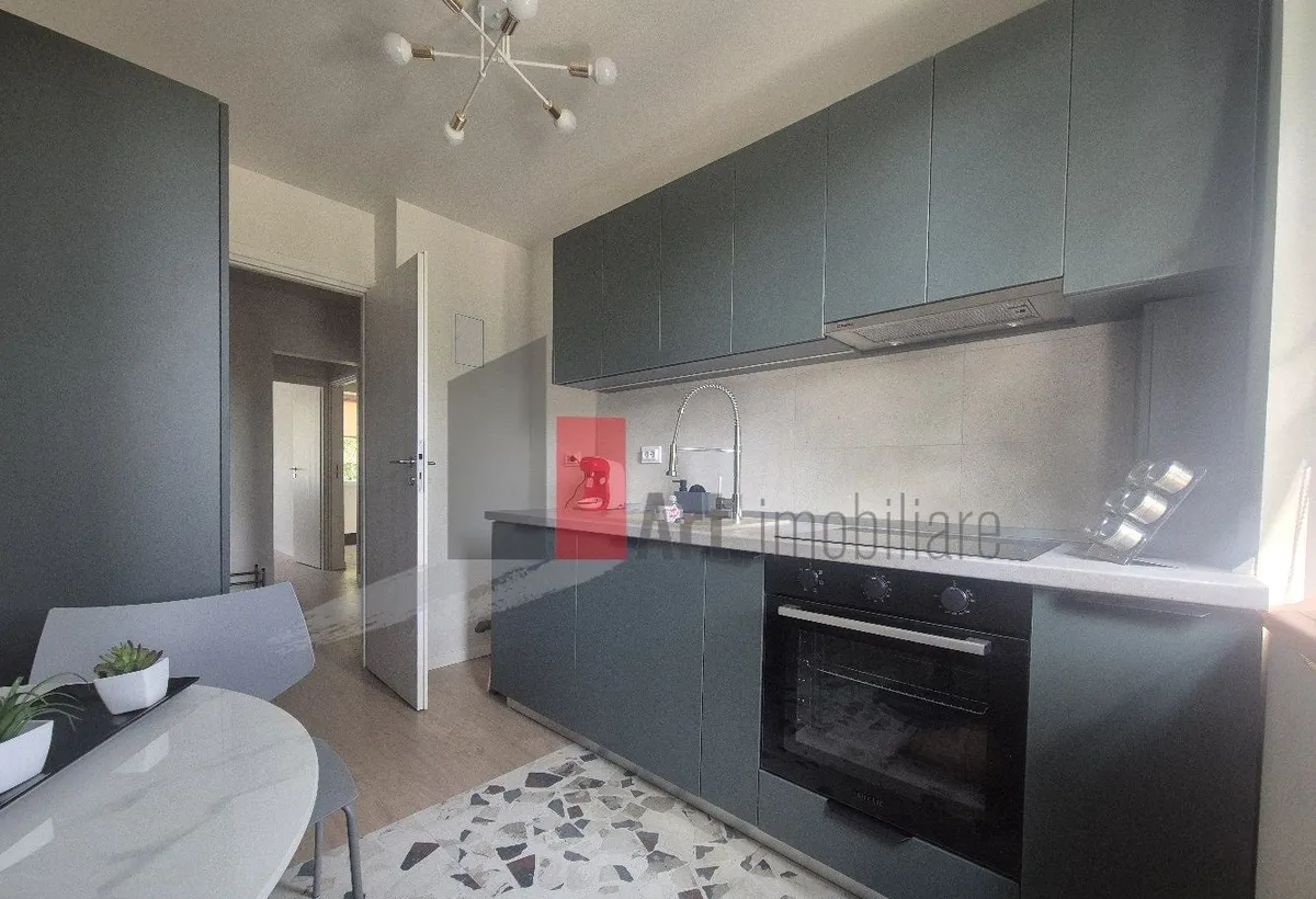 Inchiriez apartament 4 camere complet renovat