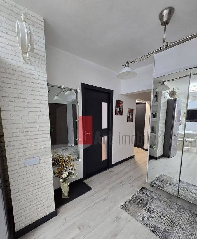 Vindem apartament cu 3 camere Crangasi