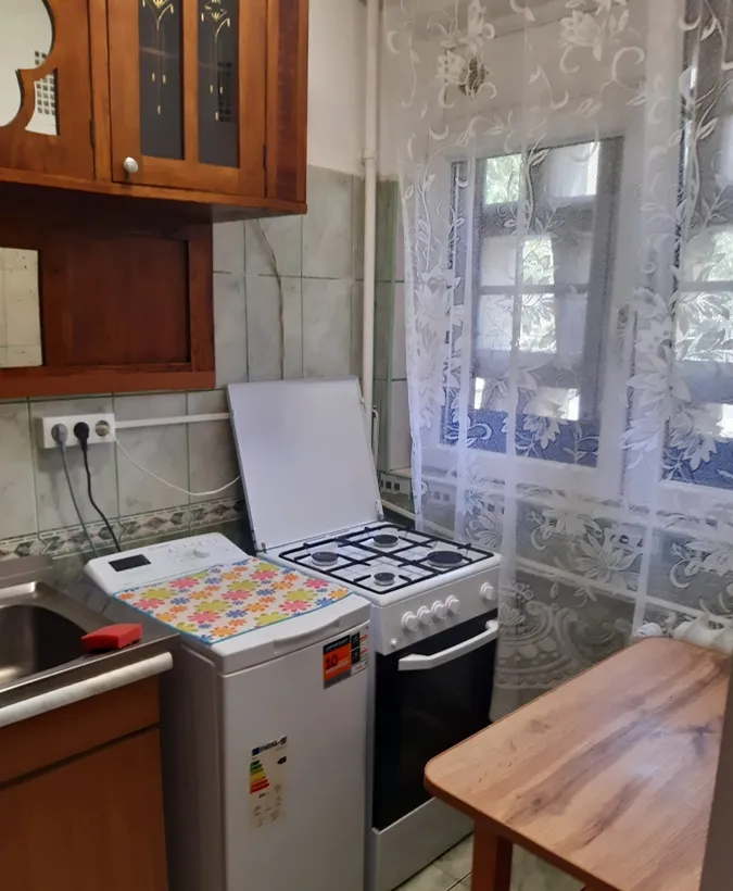 Garsoniera la o statie de metrou Obor intersectie Mihai Bravu cu Ferdinand
