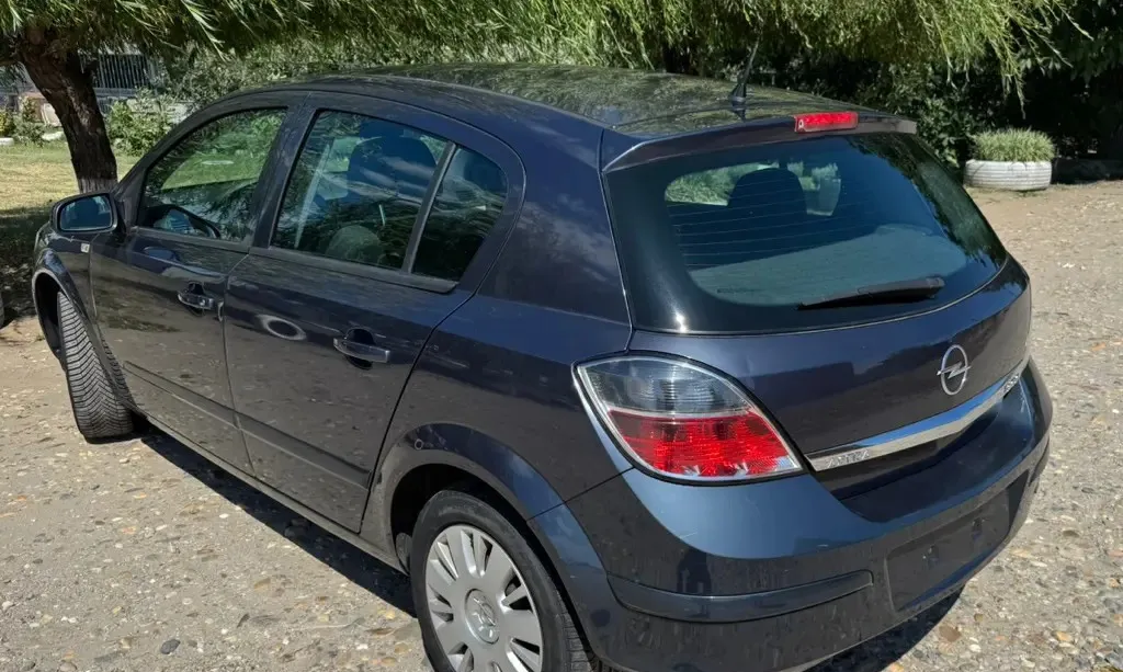 Opel Astra H 1 9 Automat 2009 2 950 eur