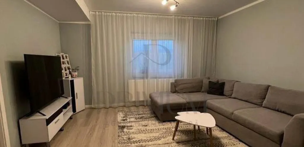 Apartament spatios 4 camere zona excelenta