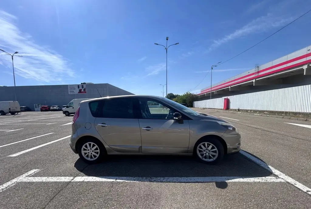 Renault megane scenic 5 350 eur
