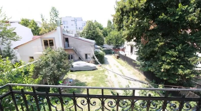 Inchiriere apartament 2 camere in vila Polona Romana loc de parcare curte