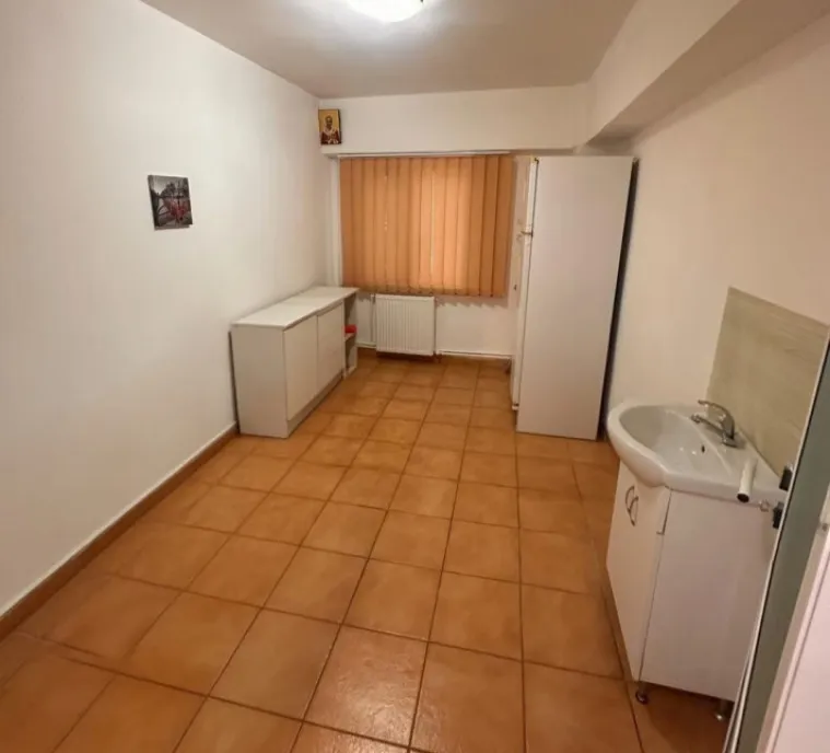 E3 4 camere decomandat parter centrala gaz