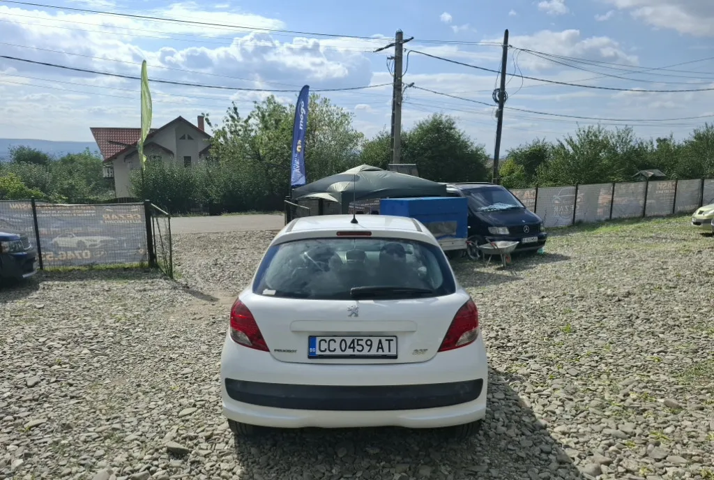 Peugeot 207 an 2011 1 6 motorina 2 499 eur
