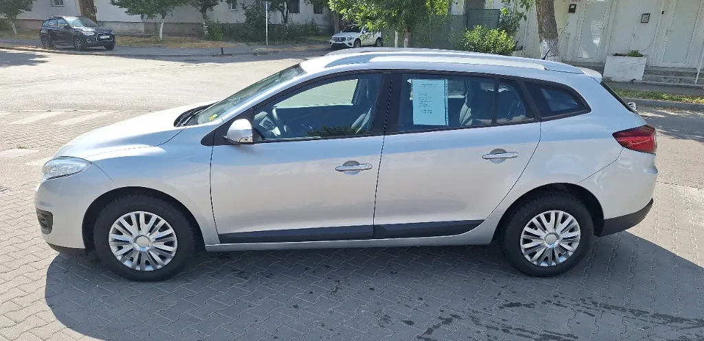 RENAULT MEGANE 1 5 5 200 eur