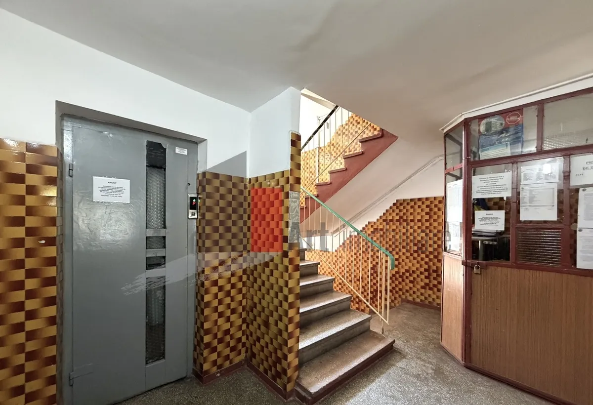 Apartament renovat decomandat luminos Zona Dristor metrou