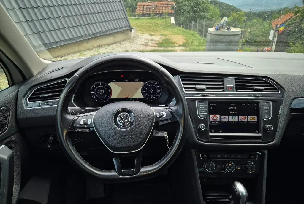 VOLKSWAGEN TIGUAN 2 0 TDI 4Motion DSG TVA Deductibil 15 999 eur
