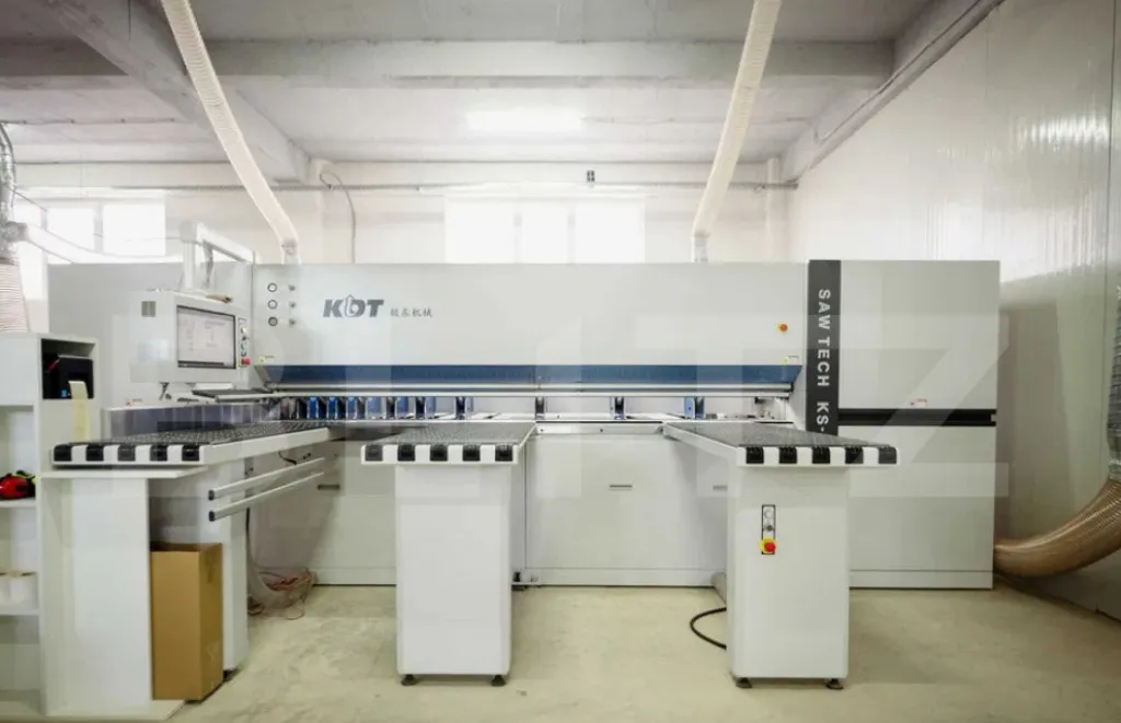 Centru debitare si cantuire pal/mdf 1200 mp zona Letcani
