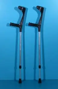 Carje cu sprijin pe antebrat aluminiu