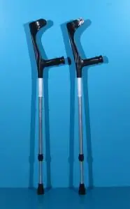 Carje cu sprijin pe antebrat aluminiu