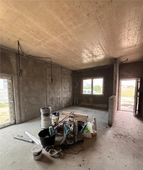 Mosnita noua duplex despartit prin baie 3 camere