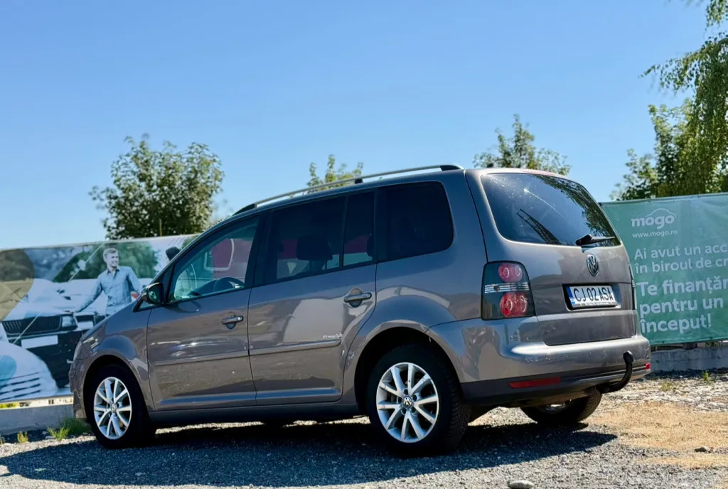 VW Touran 2 0Tdi Freestyle DSG 140 CP Xenon Navi Pilot PDC padele 2010 4 490 eur