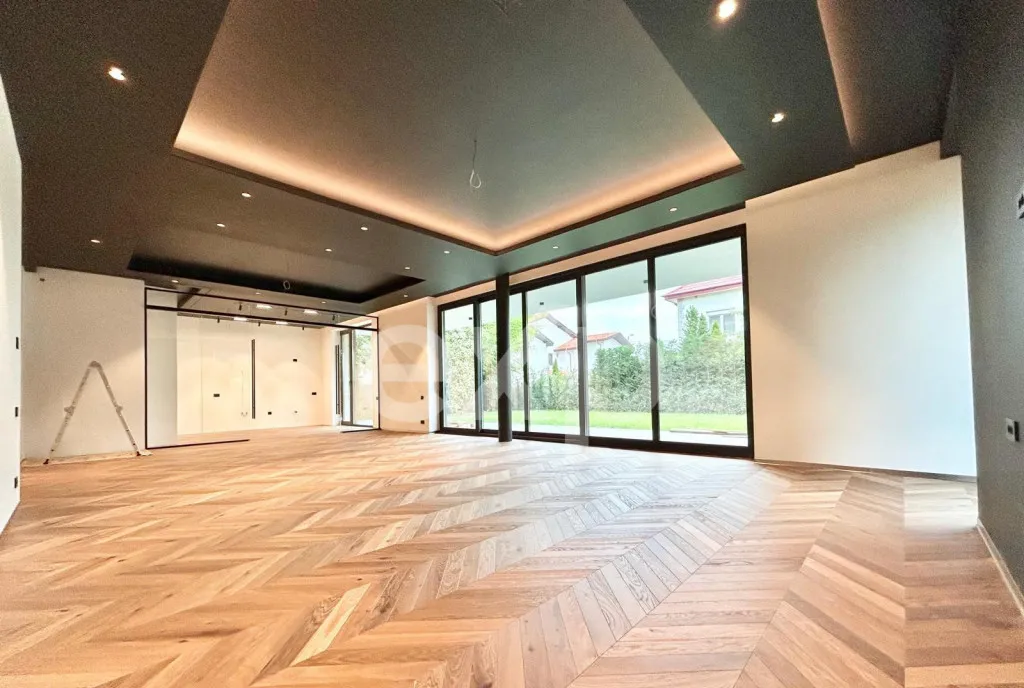 Vila superba de vanzare 6 camere cartier privat Iancu Nicol
