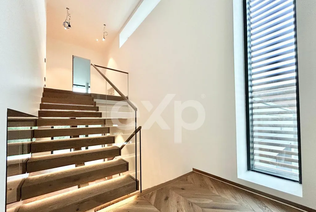 Vila superba de vanzare 6 camere cartier privat Iancu Nicol