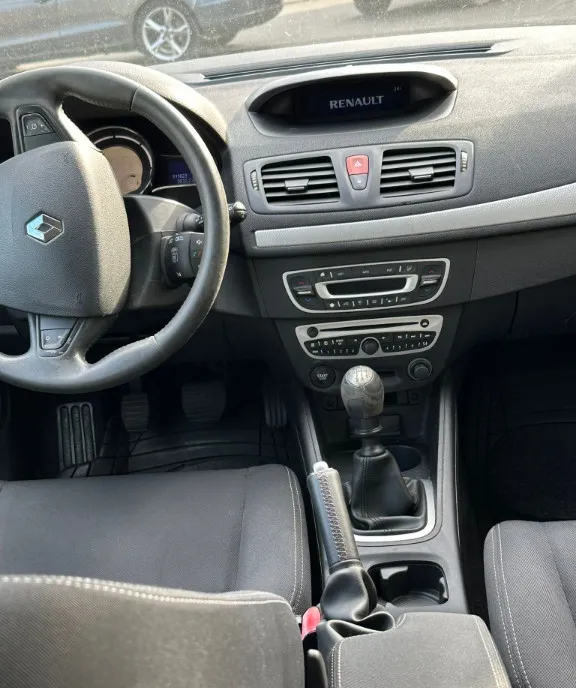 Renault Megane an 2011 1 5 motorina 24 993 eur